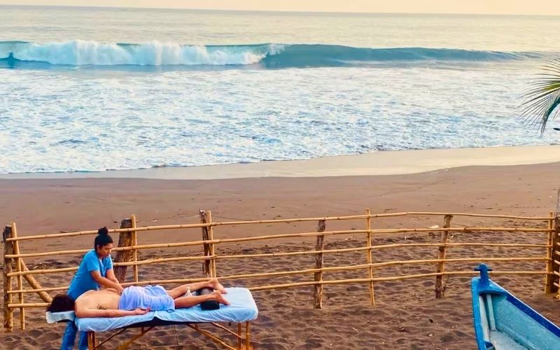 Cómo desconectarte del estrés en una escapada frente al mar